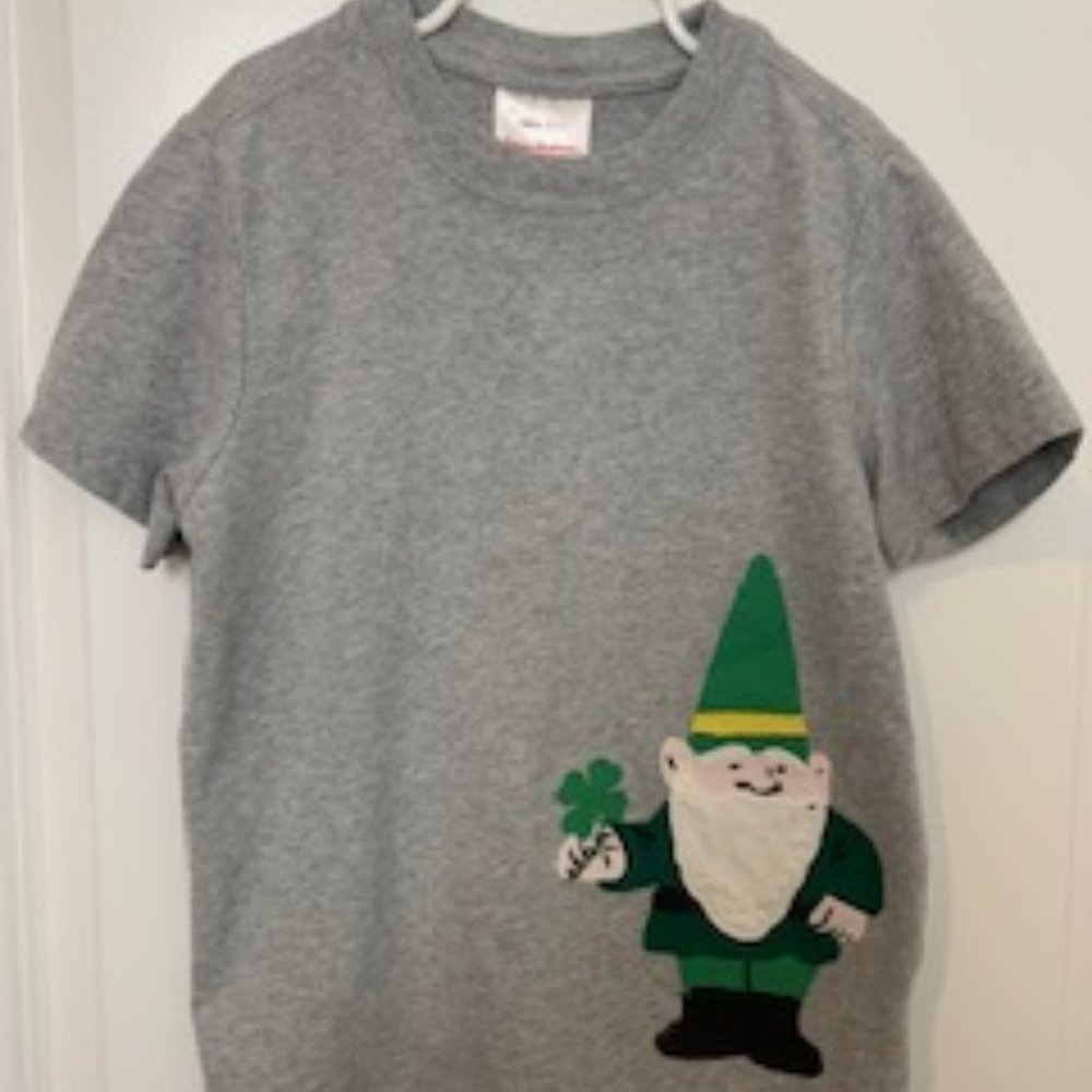 Hanna Andersson Leprechaun Applique Gray Short Sleeve Boys, Size 110 (US 5)
